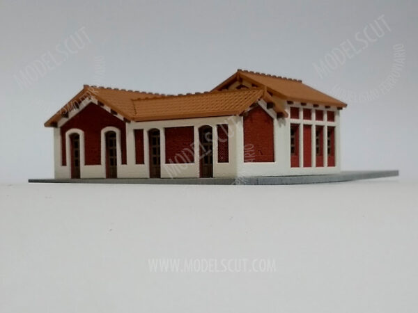 EN131-Edificio-cantina-y-retrete-lado-plaza-estación-de-Ripoll